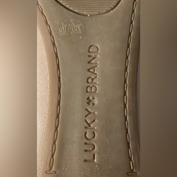 Lucky Brand Ladies Leather Flats Shoes, used in good condition. Size 8M - Picture 6 of 6